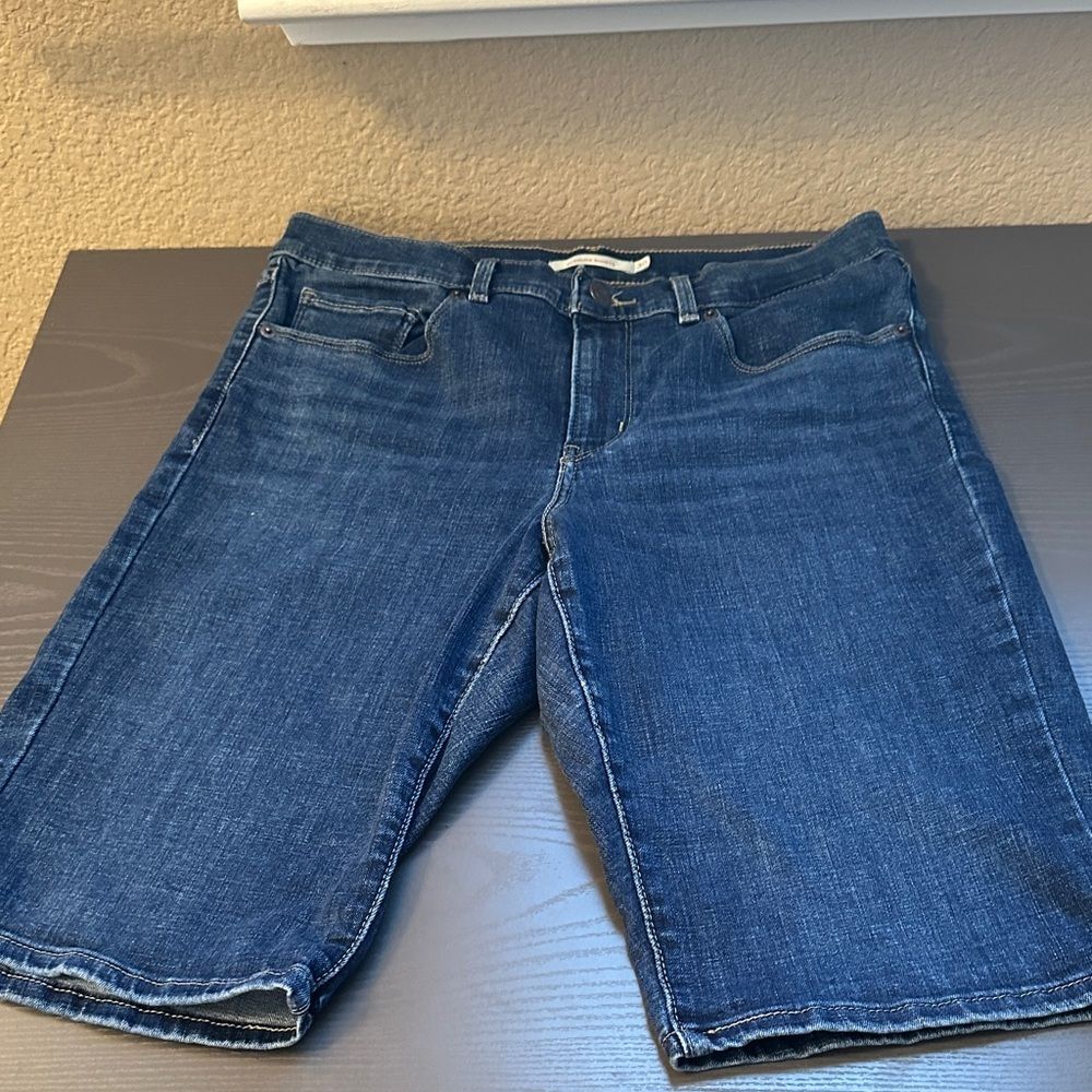 Levi's Blue Jean Shorts for Men, size 30, Bermuda shorts, Jorts, inseam 11.5”
